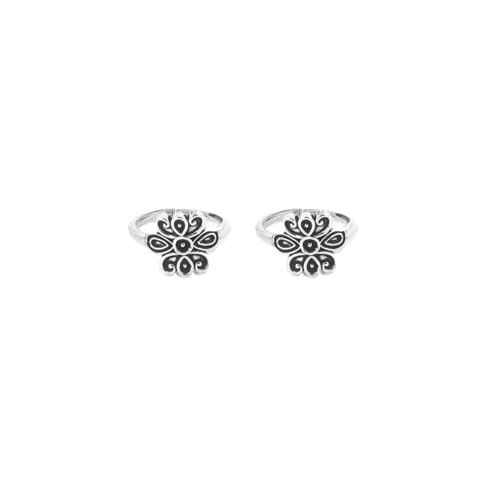 Teejh Ela Floral motif silver oxidised toe ring Teejh Rings Teejh Ela Floral motif silver oxidised toe ring Teejh Rings