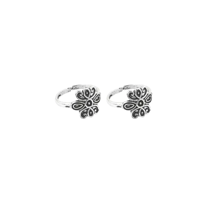 Teejh Ela Floral motif silver oxidised toe ring Teejh Rings Teejh Ela Floral motif silver oxidised toe ring Teejh Rings
