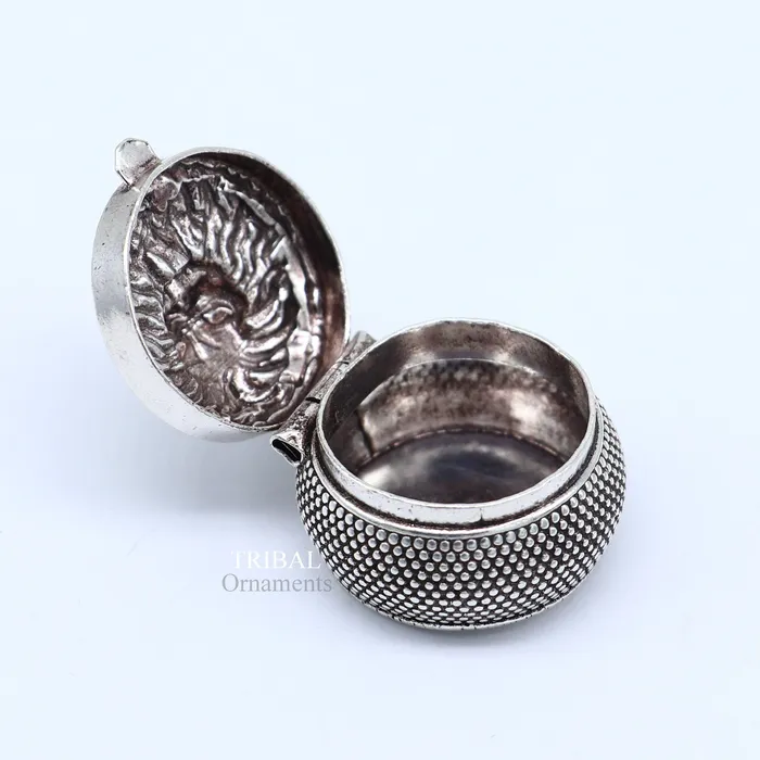 Vintage lion design Sterling silver handmade trinket box eye kajal box kumkum box sindur box best brides gift stb348 TRIBAL ORNAMENTS Necklaces Vintage lion design Sterling silver handmade trinket box eye kajal box kumkum box sindur box best brides gift stb348 TRIBAL ORNAMENTS Necklaces