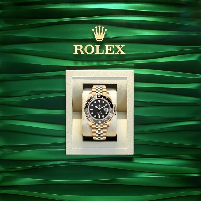 Bracelets Rolex Rolex GMTMaster II 40mm Ref 126718GRNR Black Dial Grey Black Ceramic Bezel 18K Yellow Gold Jubilee Bracelet Mens Watch