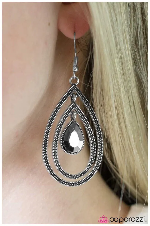 Earrings Paparazzi Jewelry Paparazzi Earring Cry Me A River Silver