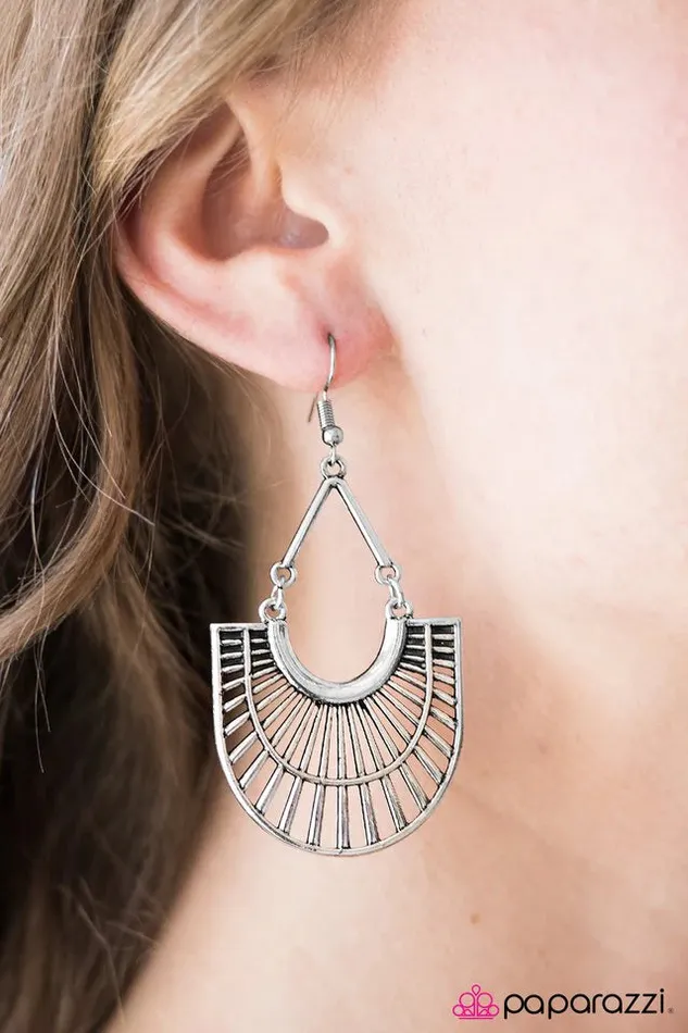 Earrings Paparazzi Jewelry Paparazzi Earring Harmonious Horizons Silver