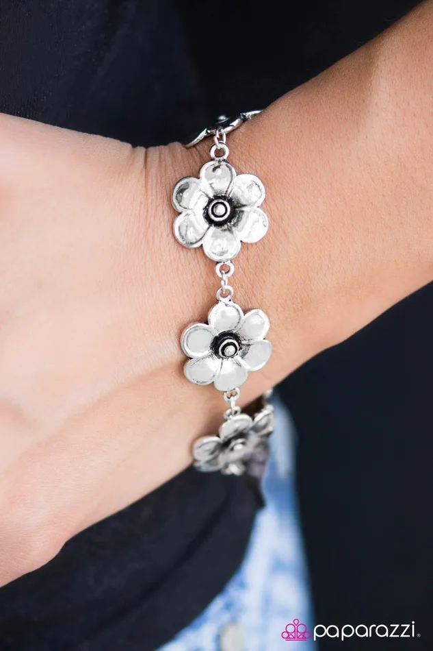 Paparazzi Bracelet Autumn Blooms Silver Paparazzi Jewelry Bracelets