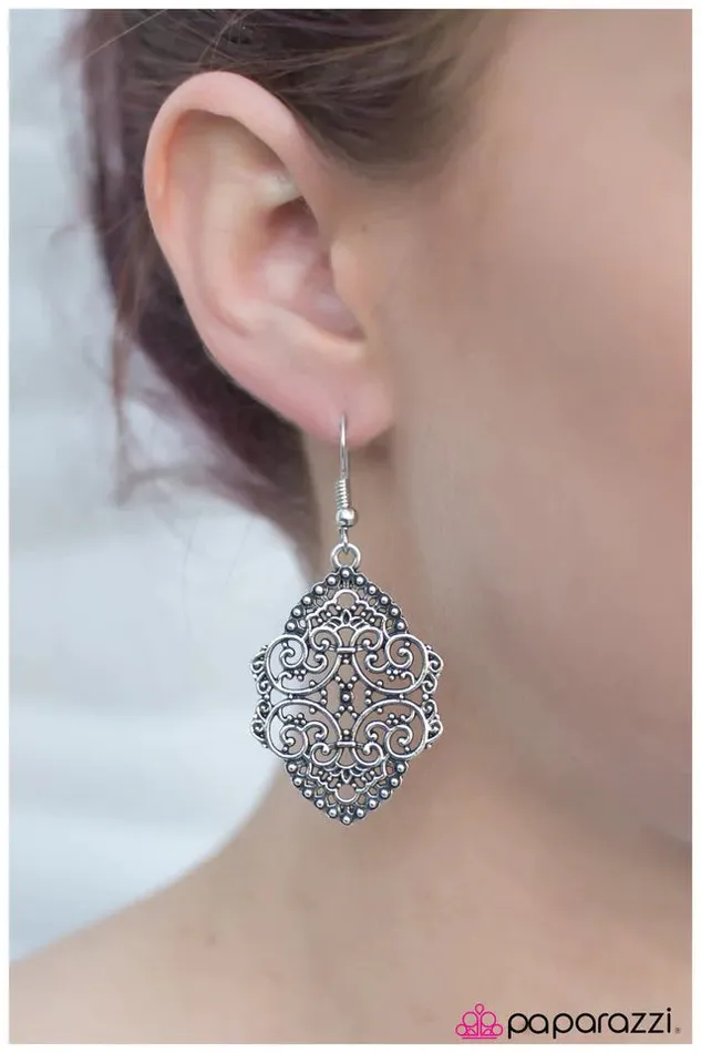 Paparazzi Earring The Taj Mahal Silver Paparazzi Jewelry Earrings