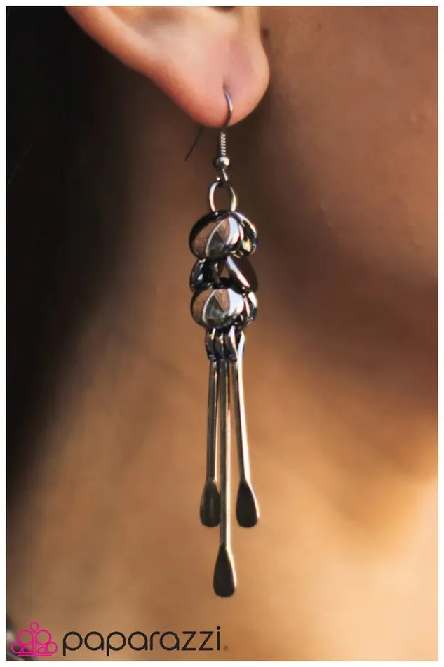 Paparazzi Jewelry Earrings Paparazzi Earring Keep Meed Black
