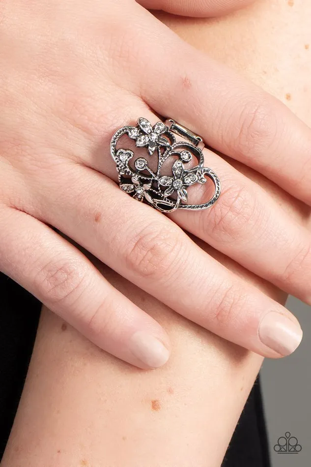 Paparazzi Ring Flirtatiously Flowering White Paparazzi Jewelry Rings