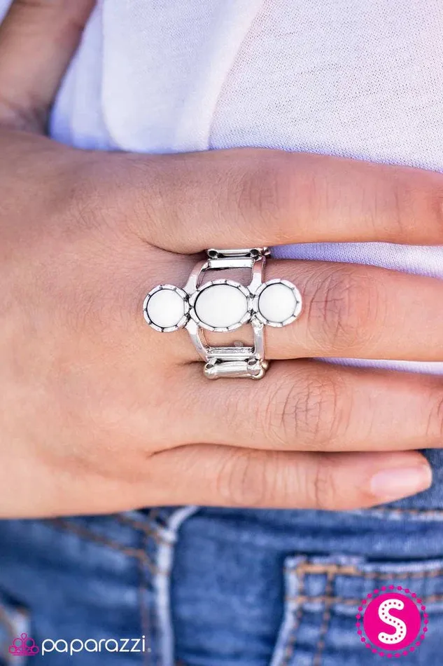 Paparazzi Ring Into The Desert White Paparazzi Jewelry Rings