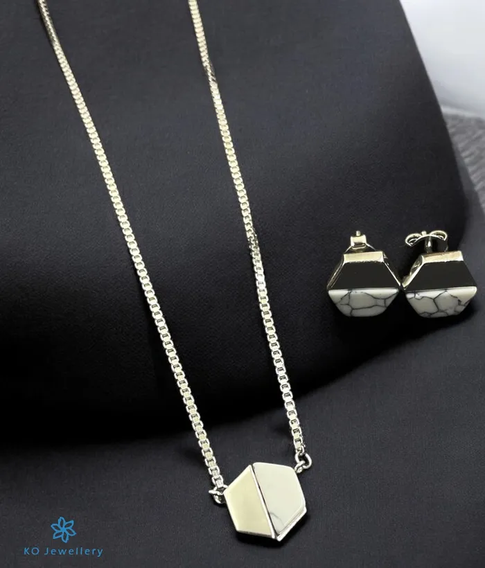 Imported The Riyanka Silver Necklace Earrings Pearl Necklaces
