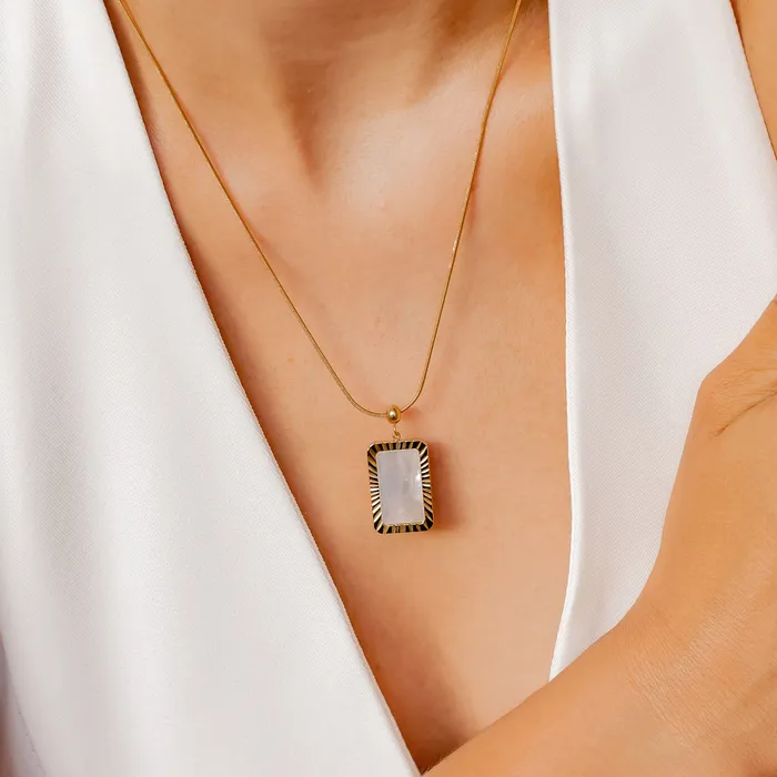 PreStyled Sets Hey Happiness Shining Rectangle Pendant Gold