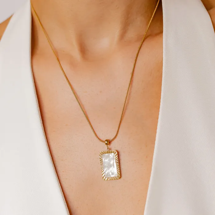 PreStyled Sets Hey Happiness Shining Rectangle Pendant Gold