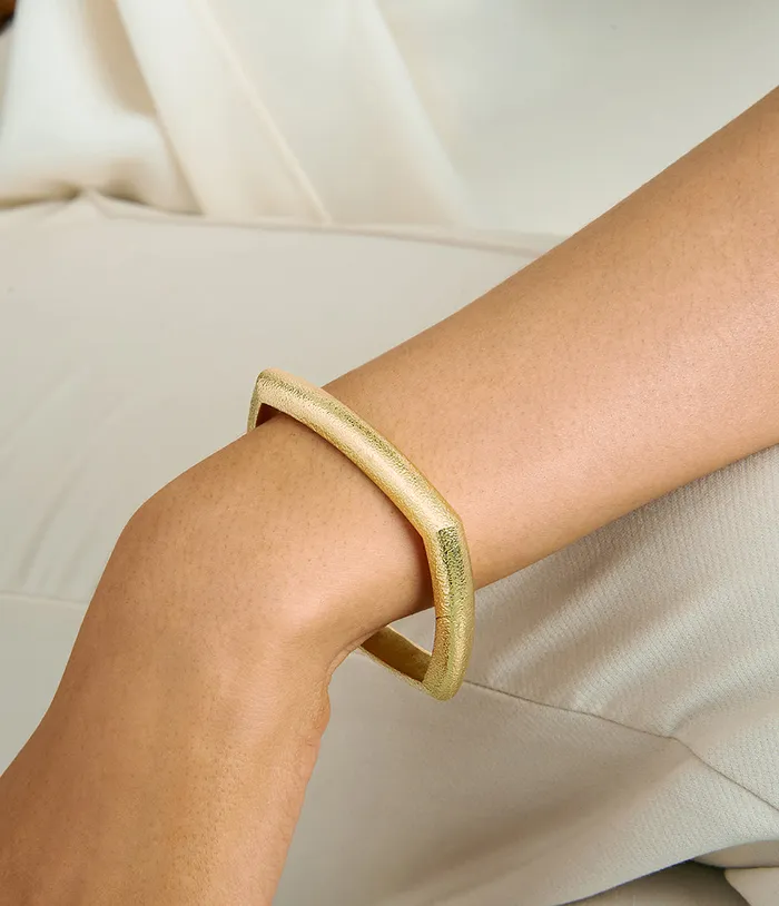 Quad Bangle Hammered 18K Gold David Webb PreStyled Sets